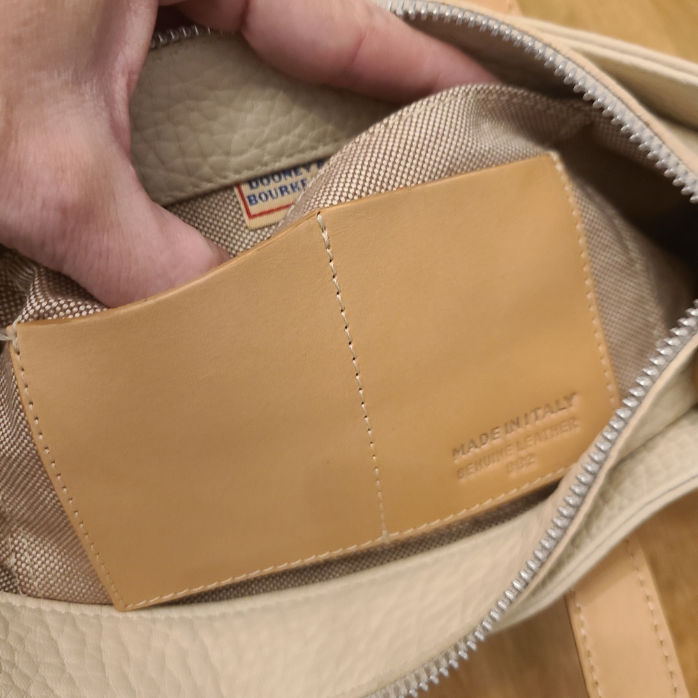 Vintage Dooney & Bourke Cream Tote with Tan Handles - Picture 3 of 7